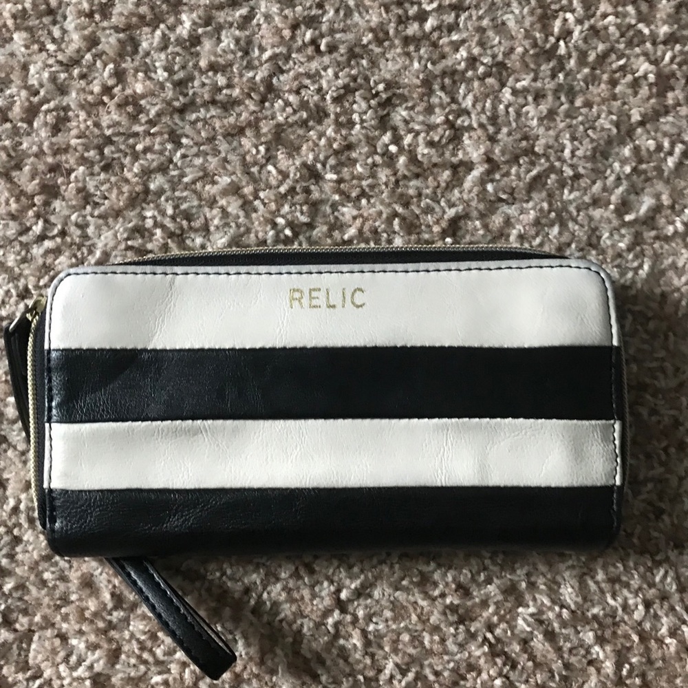 RELIC Black & White Wristlet